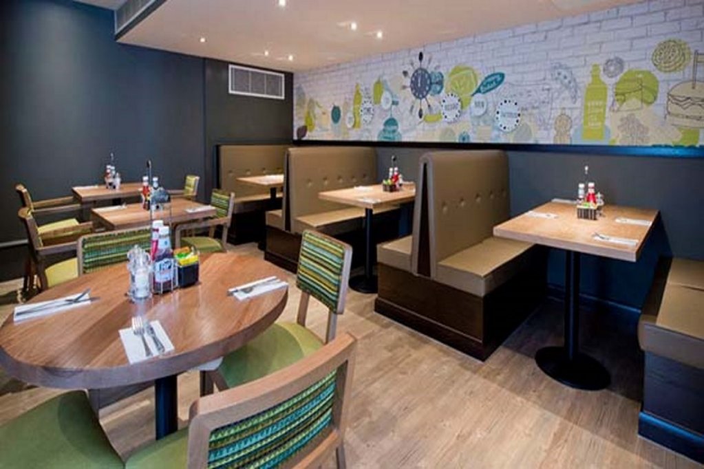 Фото Premier Inn Southwark Borough High St