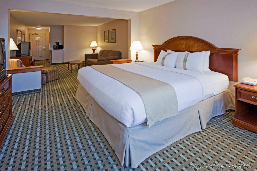 Фото Holiday Inn Hotel & Suites-Milwaukee Airport, an Ihg Hotel