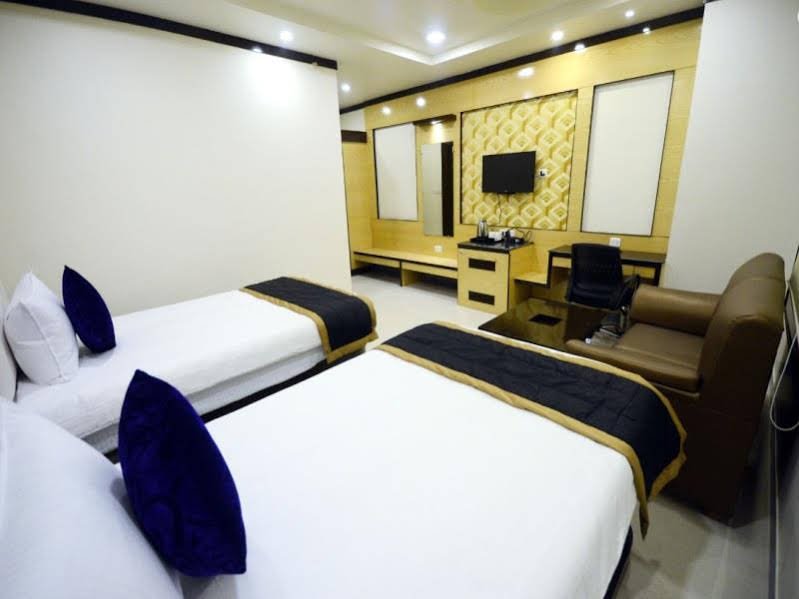 Фото Hotel Sonar Tori Agartala