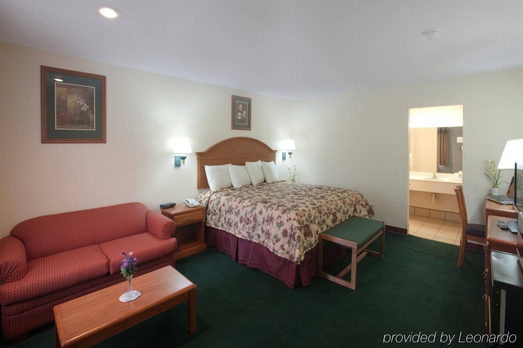 Фото Americas Best Value Inn Lubbock East