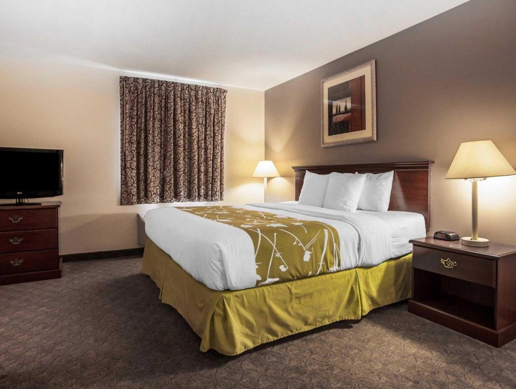 Фото Econo Lodge Inn & Suites Fairgrounds