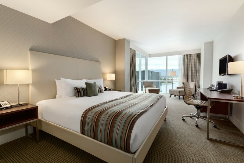 Coast Coal Harbour Vancouver Hotel by Apa