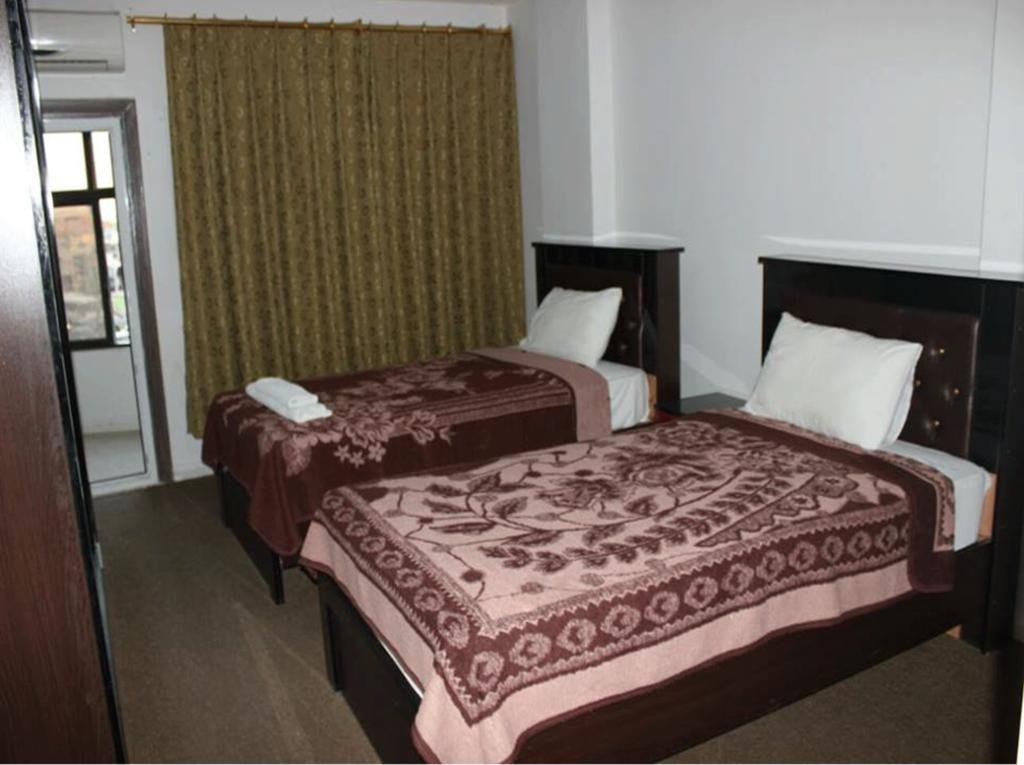 Фото Sara Crown Hotel