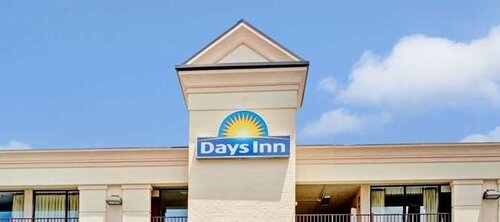 Гостиница Days Inn by Wyndham Hampton Near Coliseum Convention Center в Хэмптоне