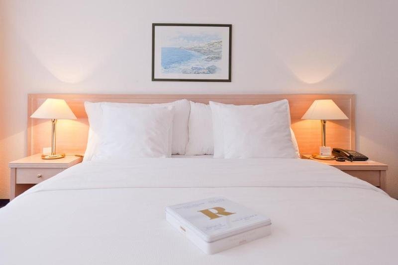 Фото Drake Longchamp