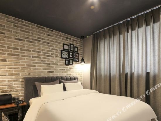 Фото Brown Dot Daeyeon