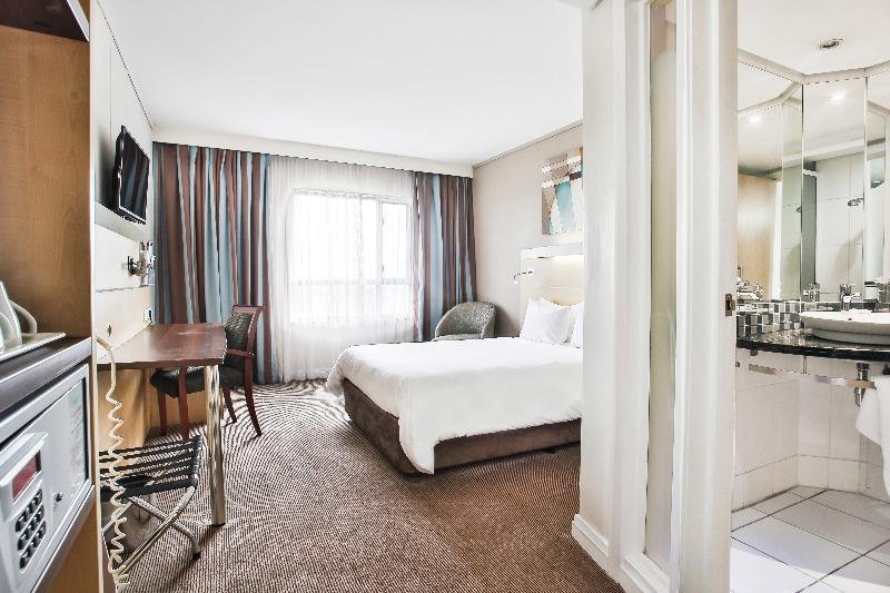 Фото Holiday Inn Express Sandton Woodmead, an Ihg Hotel