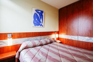 Hotel et Residence Octel (Occitanie, Haute-Garonne, Arrondissement de Muret, Saint-Lys, Chemin des Genêts, 8), hotel