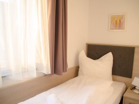 Фото Alpha & Omega Hotel