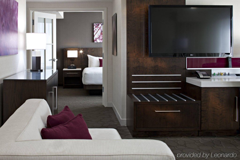 Фото Delta Hotels by Marriott Edmonton South Conference Centre