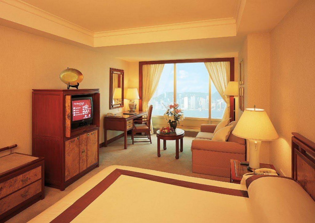 Фото The Royal Pacific Hotel and Towers