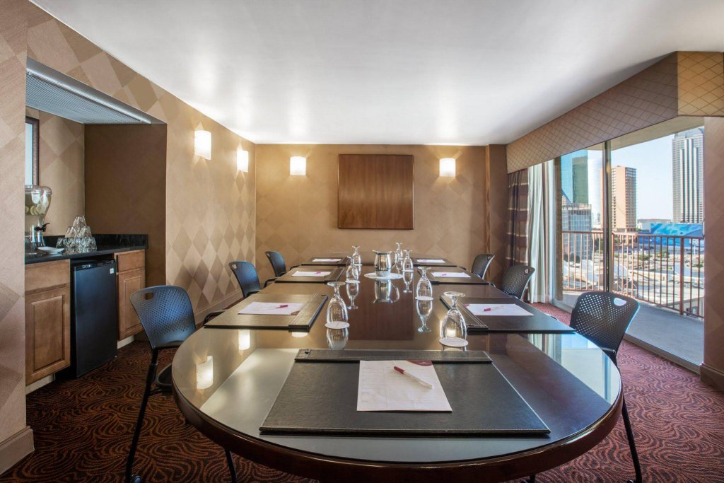 Фото Crowne Plaza Dallas Downtown