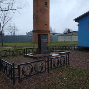Братская могила советских воинов (Moscow Region, Solnechnogorsk Urban District, posyolok gorodskogo tipa Radumlya, mikrorayon MMS-2), monument, memorial