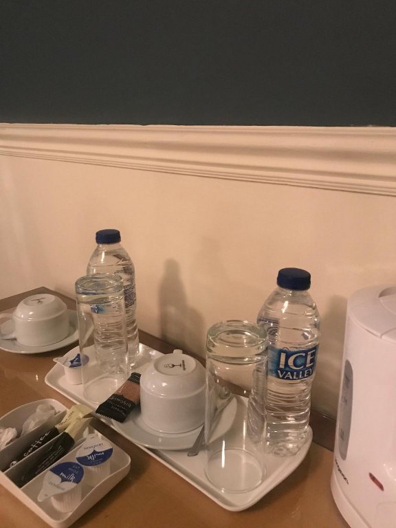 Фото Euro Bar and Hotel