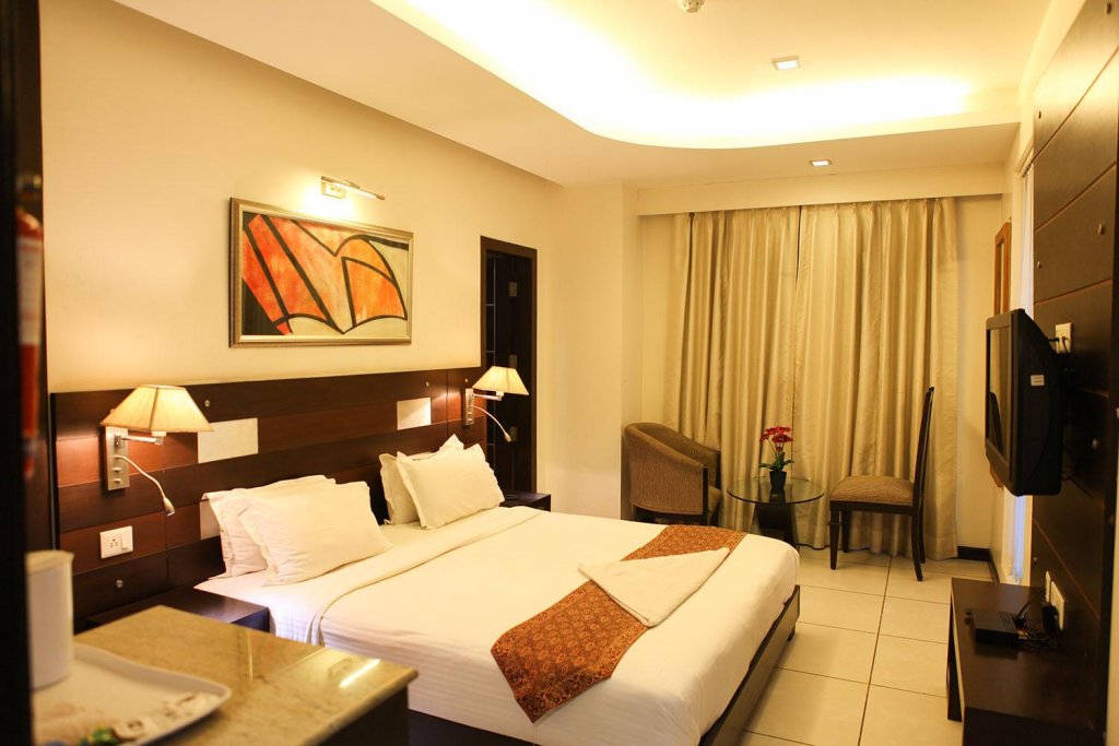 Фото Hotel Golf View Suites