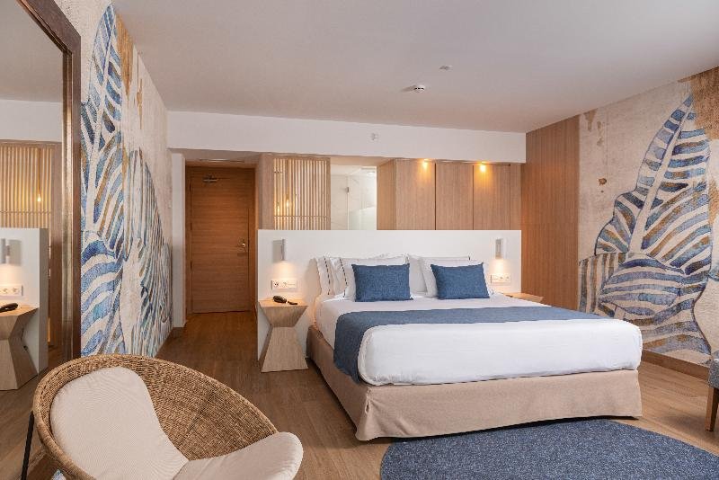 Фото L’Azure Hotel