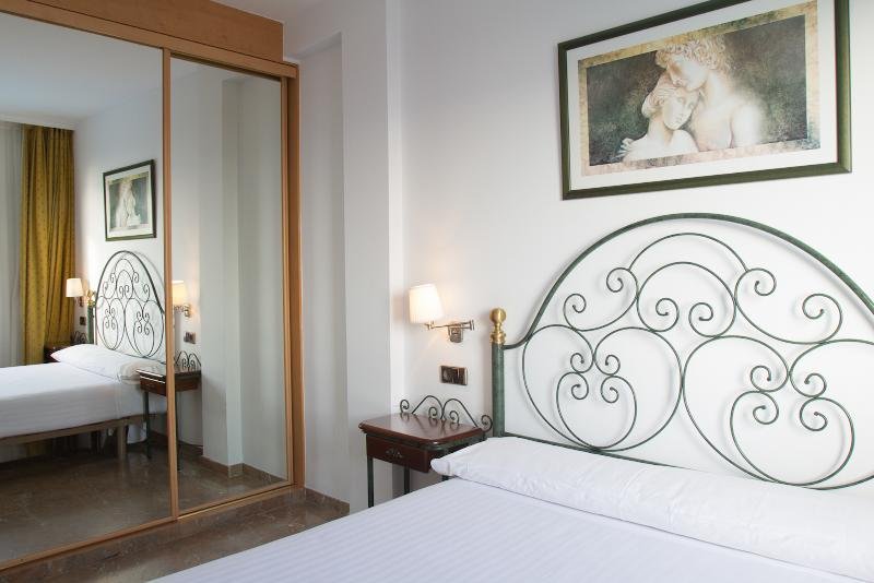 Фото Port Sitges Hotel