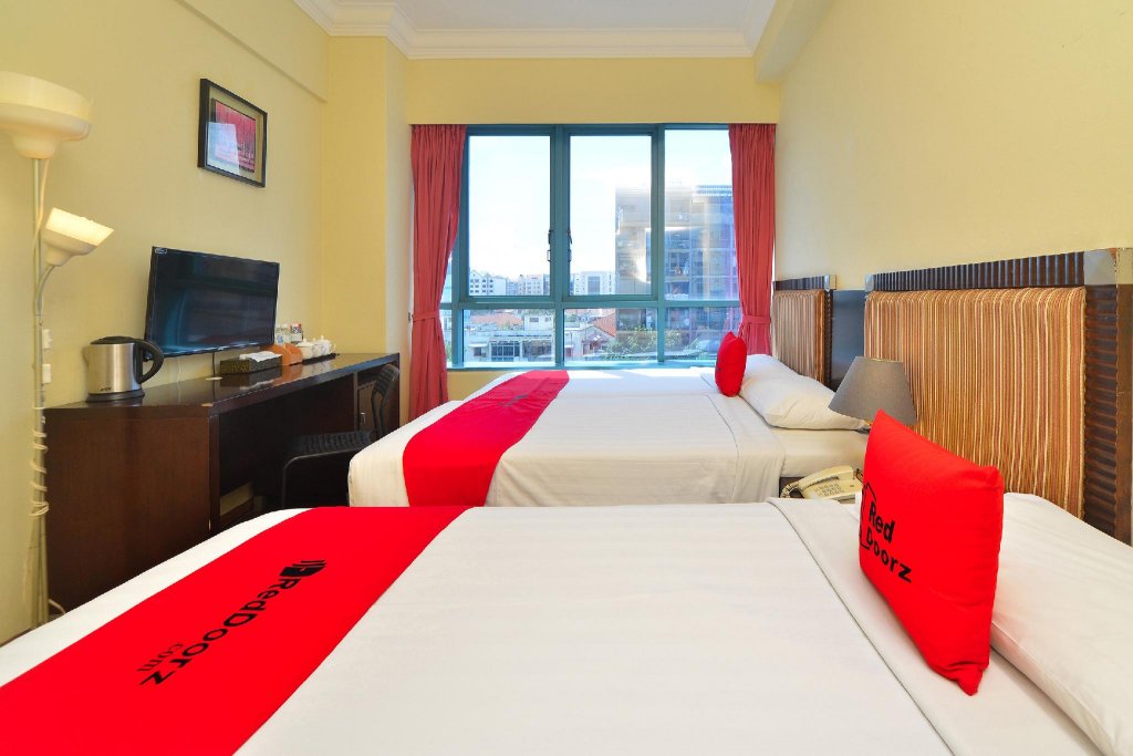 Фото RedDoorz at Aljunied