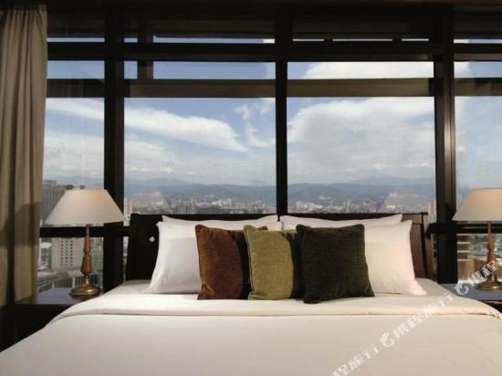 Фото Excellent Service Suites at Times Square