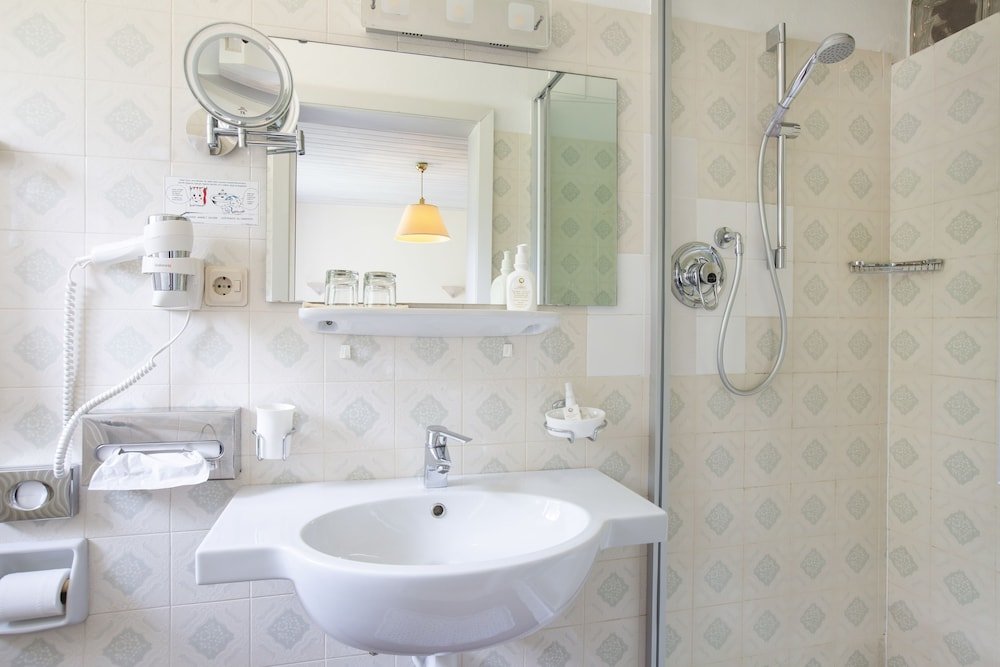 Фото Hotel Lowenhof