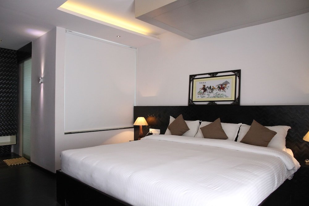 Фото Gokulam Park Hotel