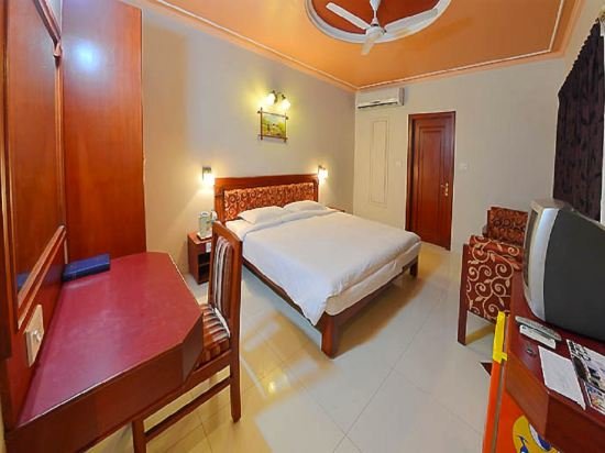 Фото Hotel Gnanam