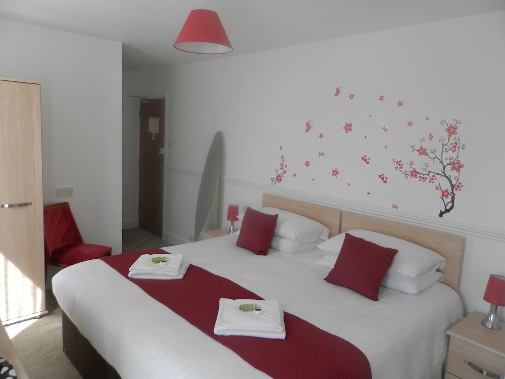 Фото Wayside Cheer Hotel