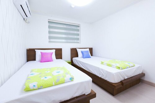Гостиница Wow Hills Guest House в Сеуле