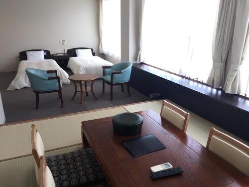 Фото Lakeside Hot Spring Hotel Kunibiki