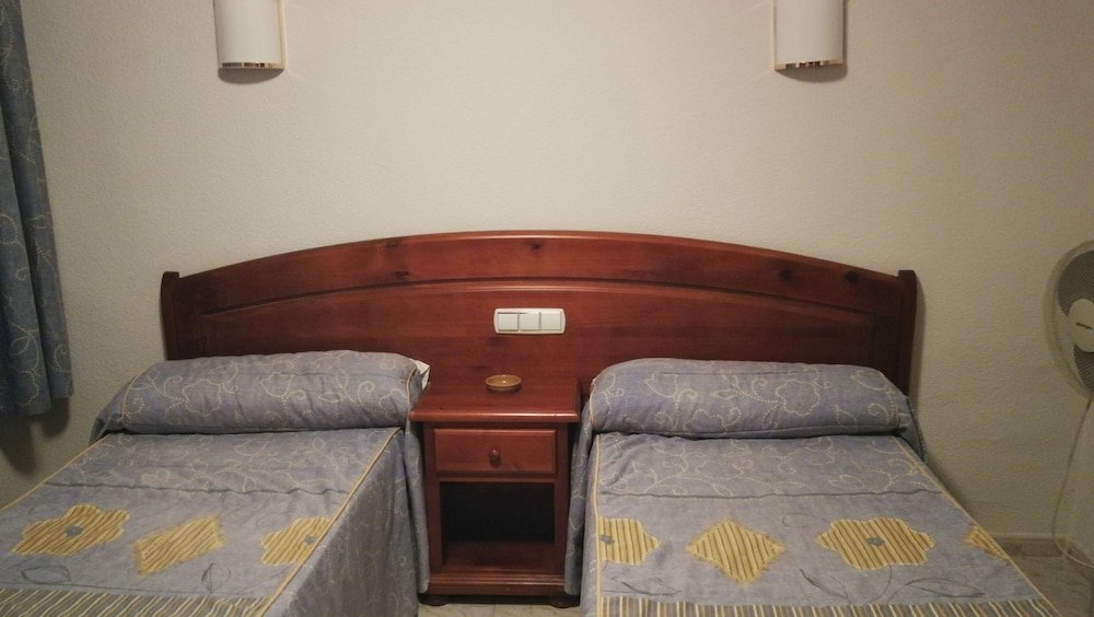 Фото Hostal La Embajada