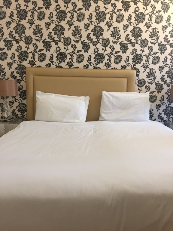 Фото Tophams Hotel