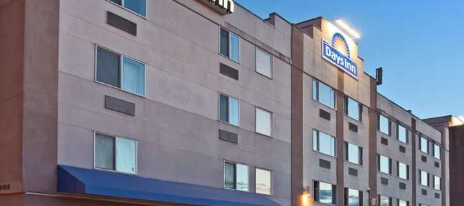 Фото Days Inn by Wyndham Seatac Airport