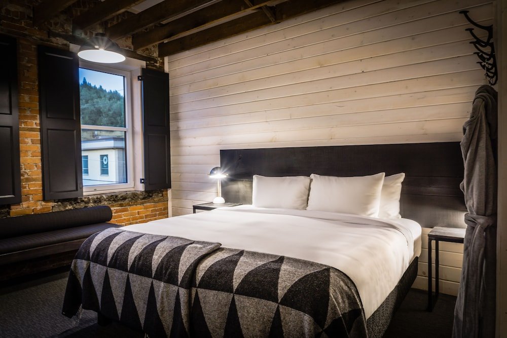 Фото The Explorers Society Hotel