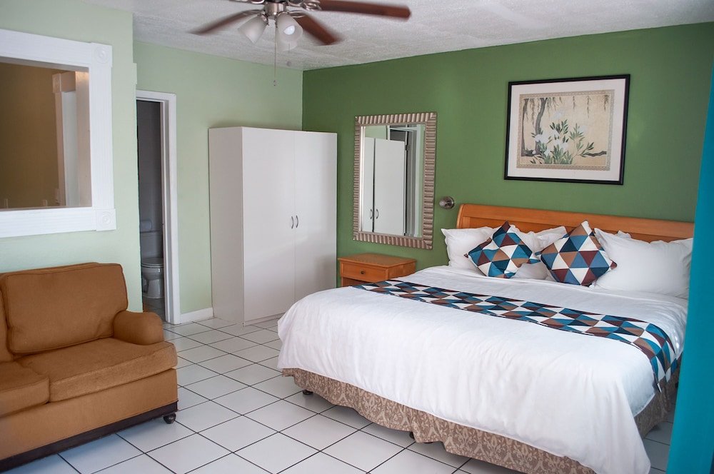 Фото Hollywood Beach Swan