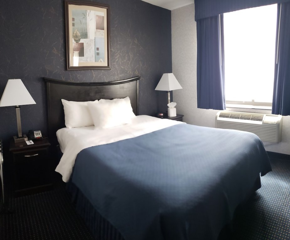 Фото Paramount Inn