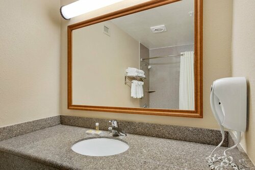 Гостиница Days Inn by Wyndham Carlsbad в Карлсбаде