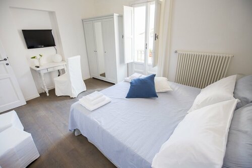 Гостиница Azzurro B&b в Чефалу