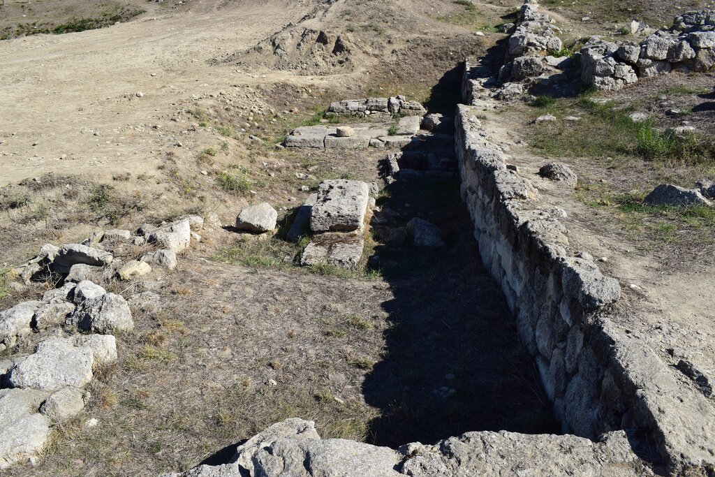 Landmark, attraction Античный винодавильный комплекс с площадкой и прессом, Kerch, photo