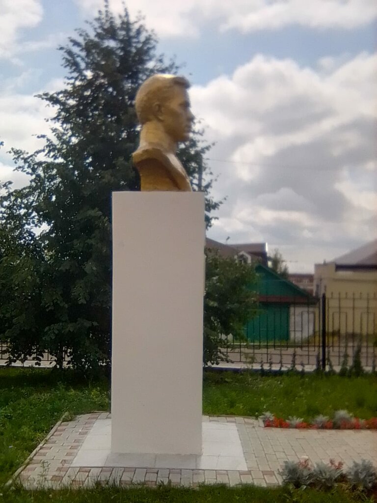Monument, memorial Бюст героя Советского Союза Ежкова Валентина Федоровича, Arsk, photo