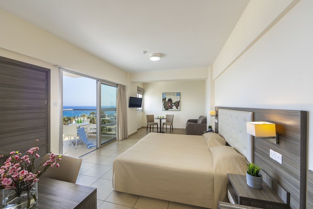 Фото Tofinis Hotel