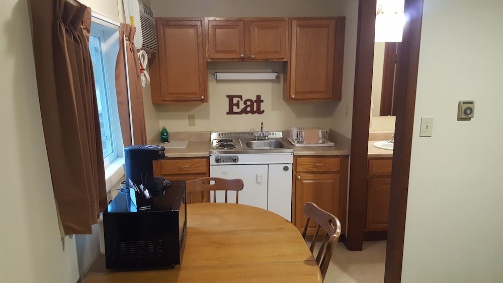 Фото Riverbank Motel and Cabins