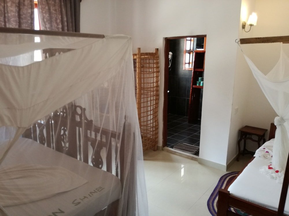 Фото Moonshine Uroa Boutique Hotel