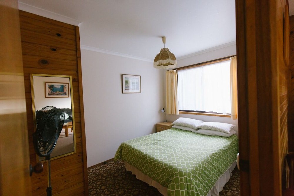 Фото Wonboyn Cabins & Caravan Park