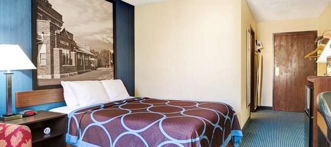 Фото Super 8 by Wyndham Hutchinson