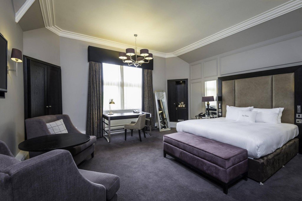 Фото The Landmark Hotel and Leisure Club