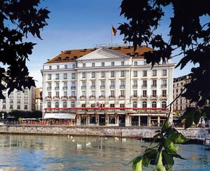 Гостиница Four Seasons Hotel Des Bergues Geneva