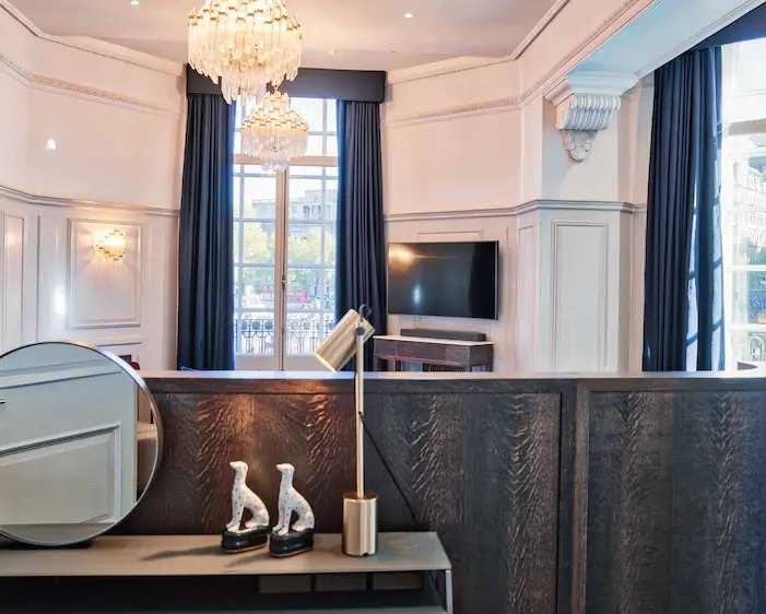 Фото The Trafalgar St. James London, Curio Collection by Hilton