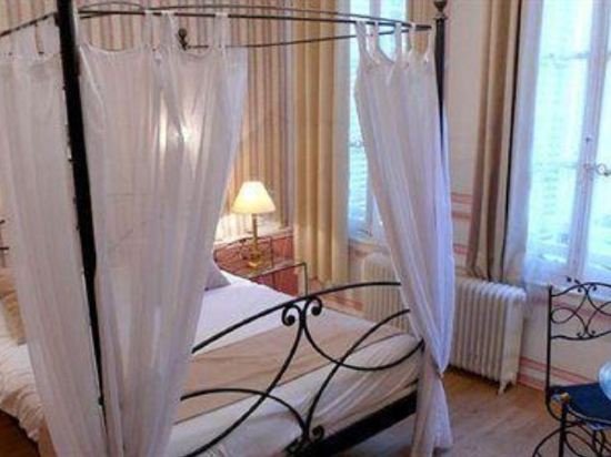 Фото Brit Hôtel Les Comtes de Champagne Centre Historique