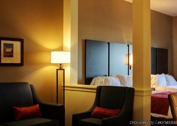 Фото Comfort Suites and Conference Center