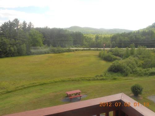 Фото Swiss Chalets Village Inn